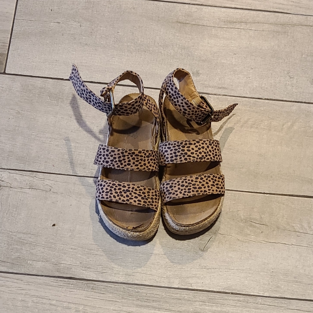 🍁Cat and Jack spotted platform sandals🍉